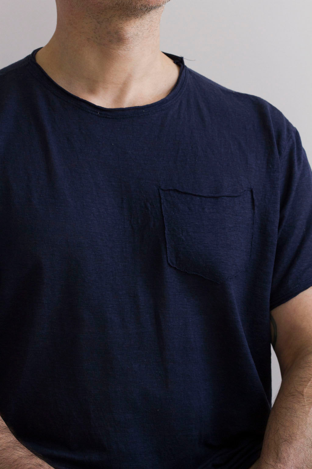 Лагана мушка мајица од чисте конопље